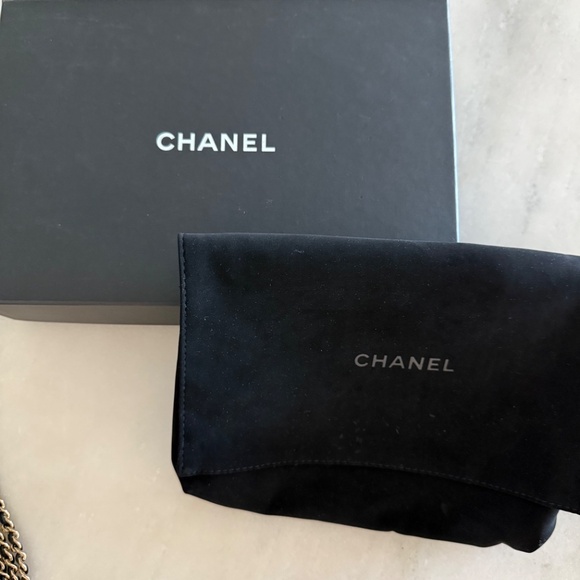 Chanel Classic Quilted Wallet-on-Chain - Picture 7 of 7